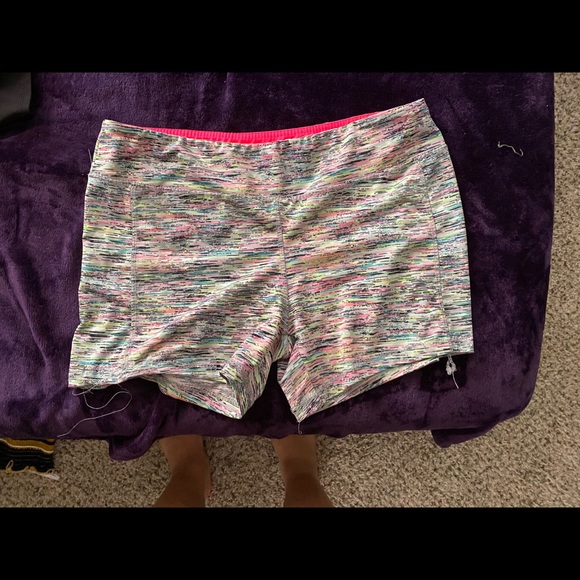 Colorful workout shorts - Picture 2 of 2